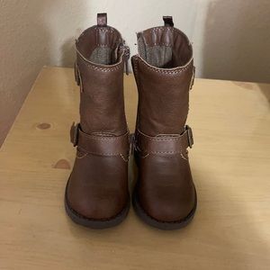 Toddler girl boots size 4 Brand - Carters